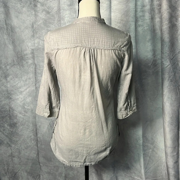 Almost Famous Roll Tab Gray & White Striped 3/4 Button Down Sleeve Blouse - Picture 4 of 10
